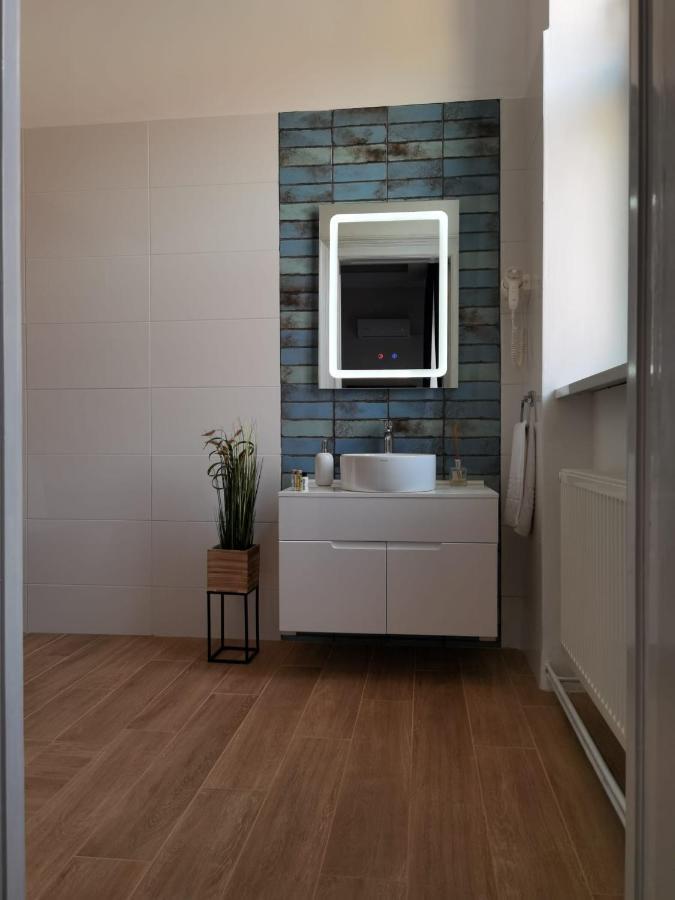 Zen Apartments Орадеа Екстериор снимка